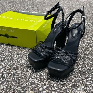 Womens Gianni Bini high heel sandals size 8